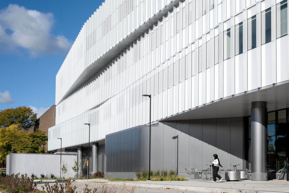 CannonDesign blurs undulations of opaque and transparent glass at UW–Milwaukee’s new Chemistry Building