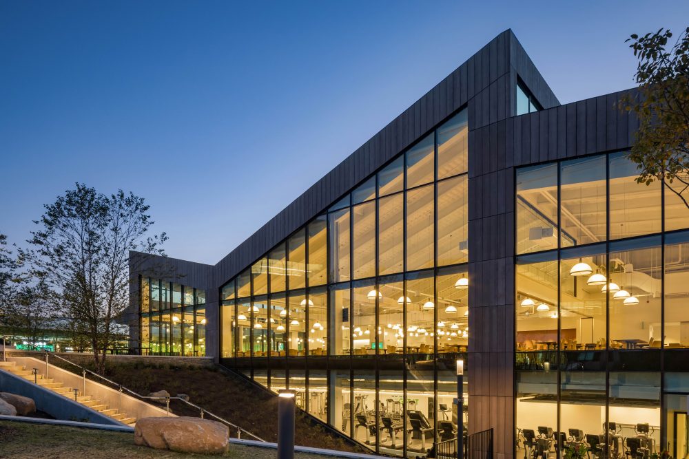 Elkus Manfredi's Citizens Bank headquarters zig-zags with  ultra-high-performance concrete - Facades+, Premier Conference on  High-Performance Building Enclosures.