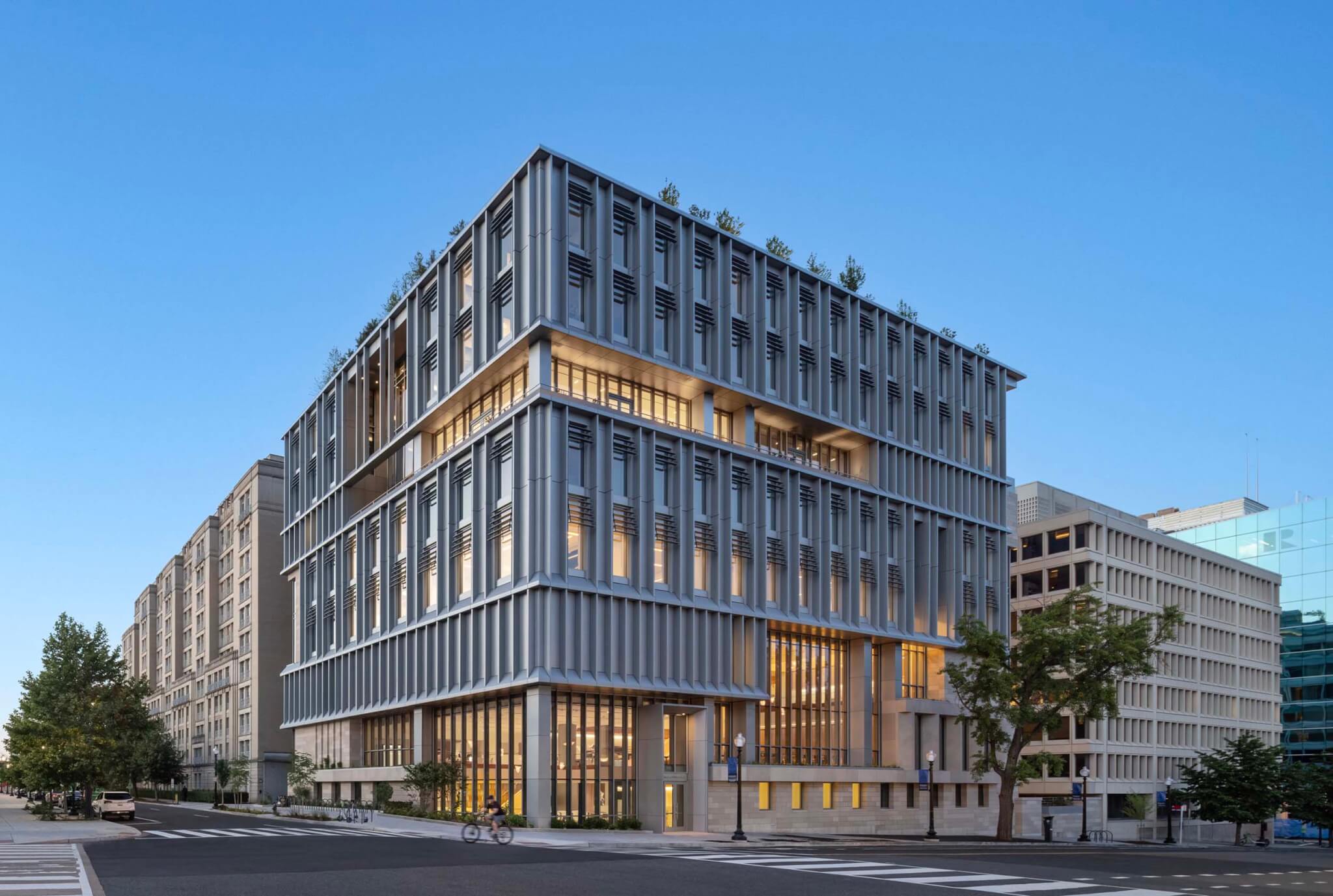 RAMSA wraps Georgetown’s McCourt School of Public Policy with plate aluminum panels