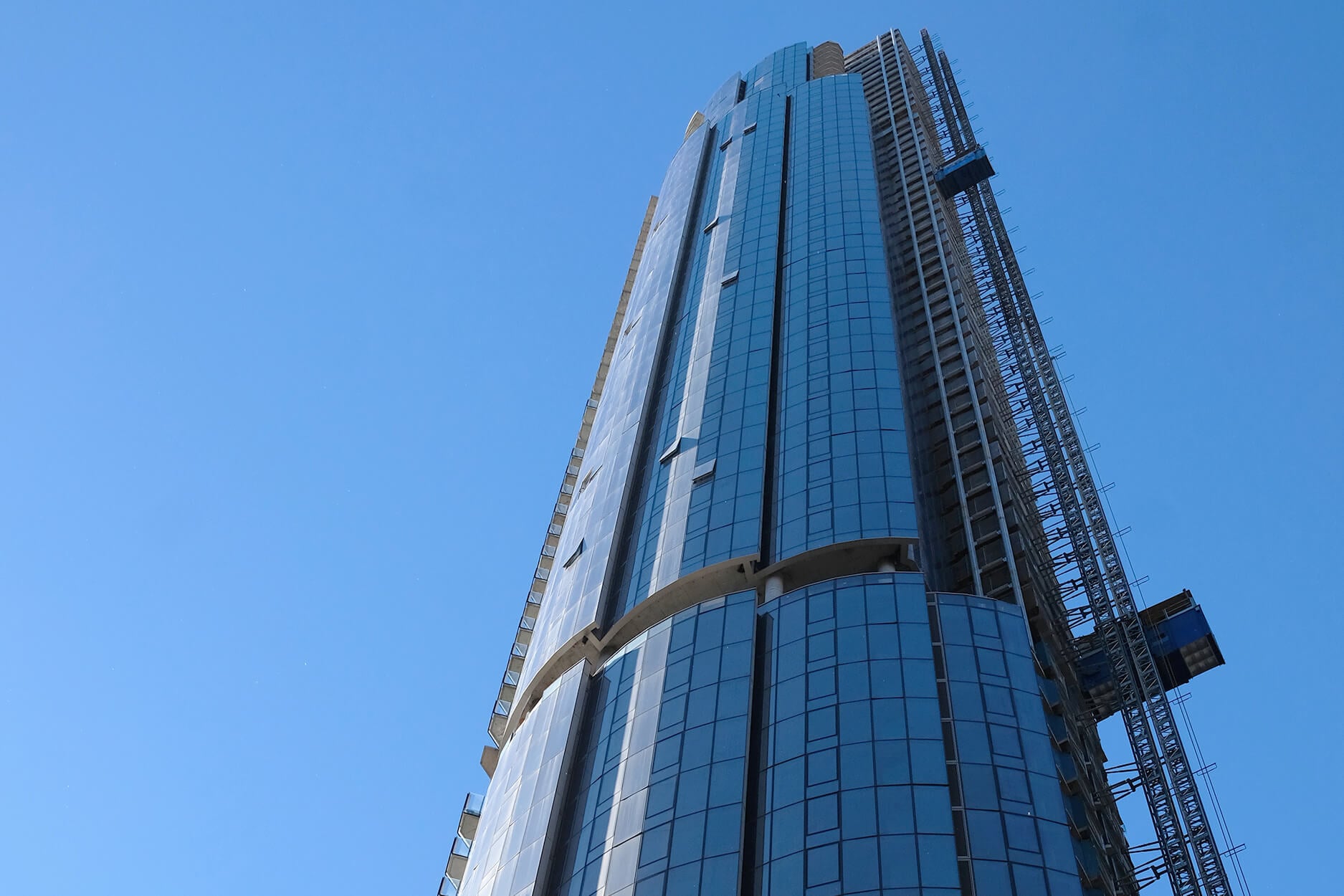 C3D Architecture’s 989 Sixth Avenue integrates curved, overlapping curtain wall assemblies with advanced fire and mechanical systems