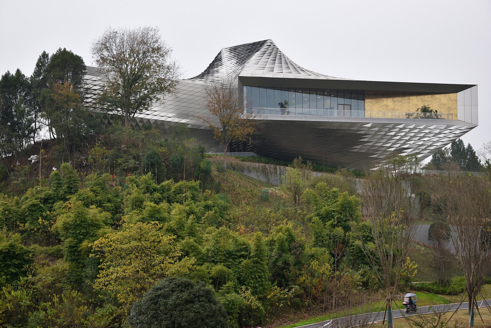 IwamotoScott signals environmental attunement with a tessellated skin in Chengdu, China IwamotoScott signals environmental attunement with a tessellated skin in Chengdu, China