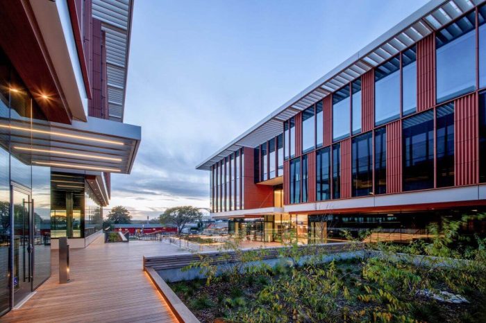 At Facades+ San Francisco, AEC experts discuss the reality of carbon-conscious construction